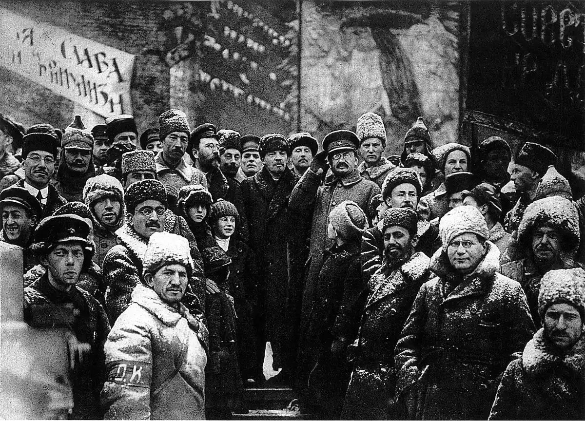 Ленин и Троцкий на Красной площади во время празднования второй годовщины Октябрьской революции, 7 ноября 1919 года