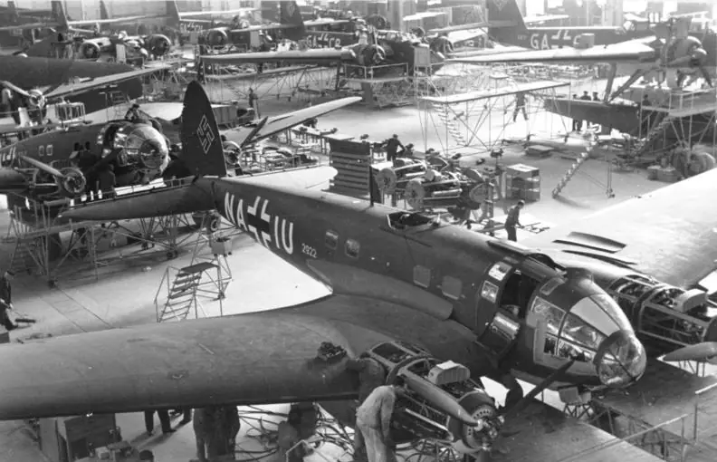 Производство бомбардировщиков Heinkel He 111. 1939