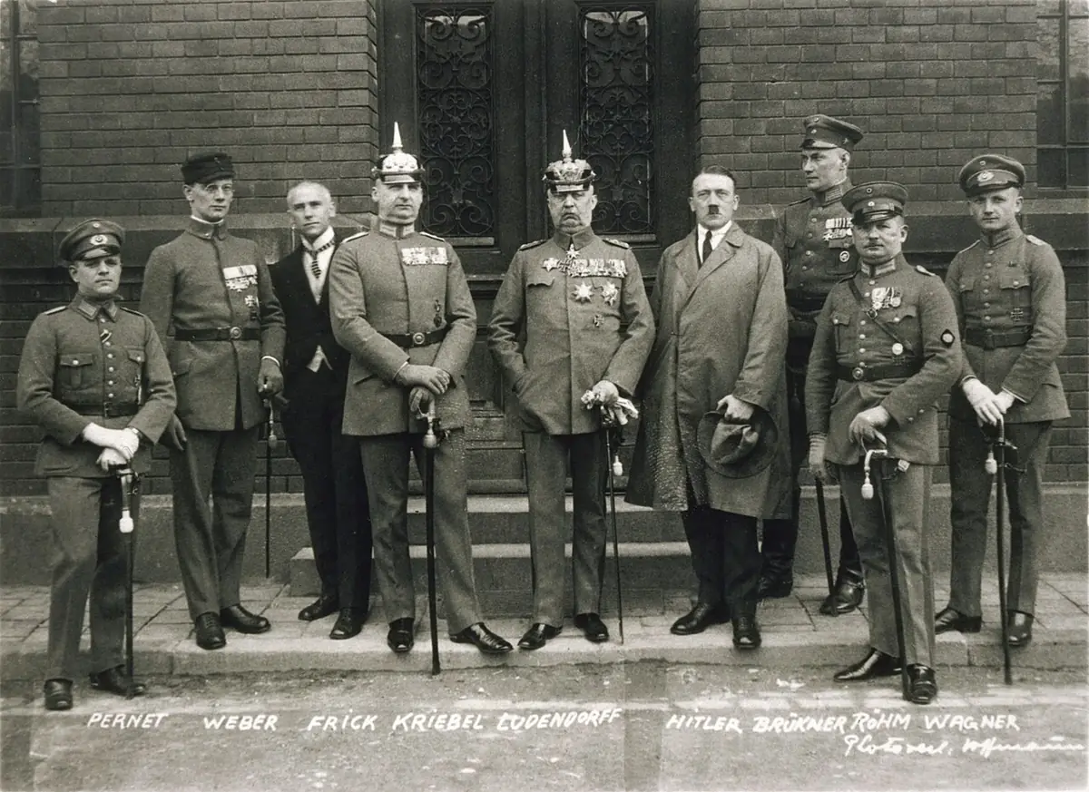По завершении судебного процесса. Мюнхен, 1 апреля 1924