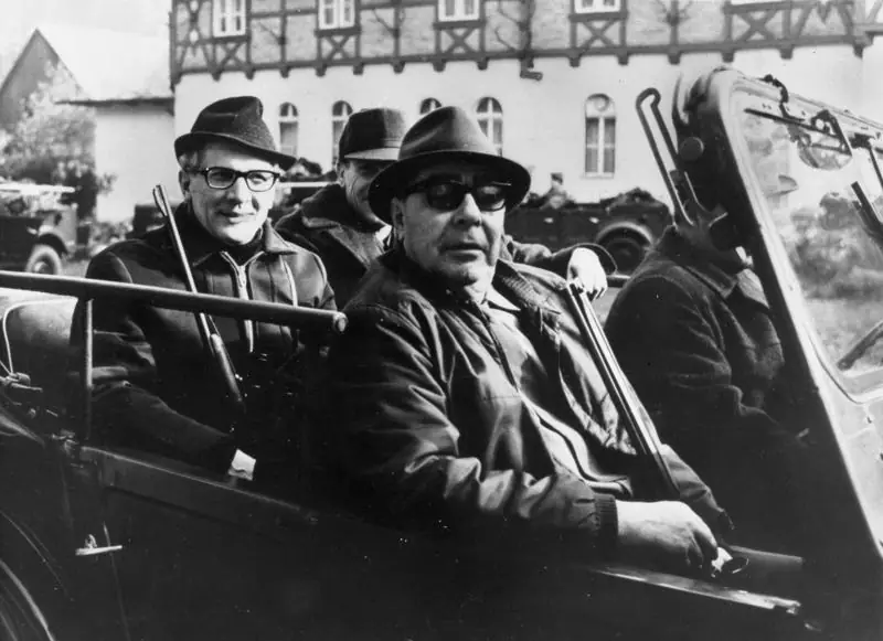Брежнев и Эрих Хонеккер отправляются на охоту. 1971