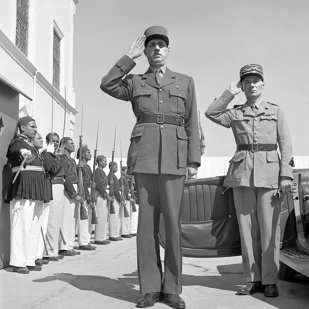 Де Голль (в центре) в Тунисе, 1 июня 1943 года