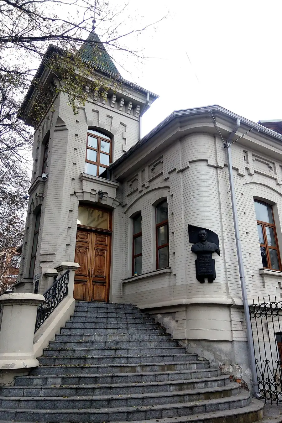 Дом в Днепре на Крутогорном спуске, где Л. И. Брежнев жил с 1947 по 1950 год