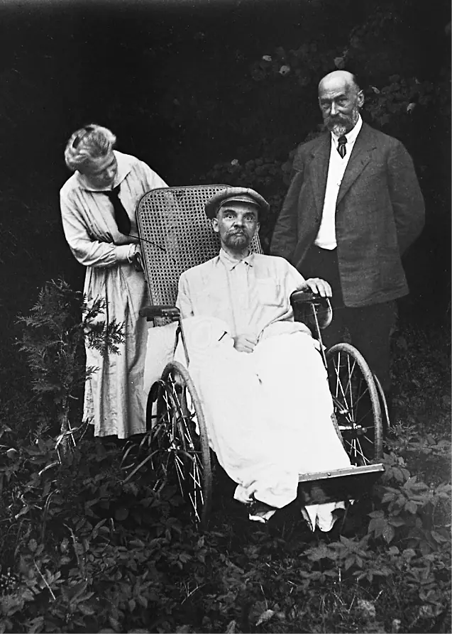 В. И. Ленин во время болезни. Подмосковные Горки. 1923 год