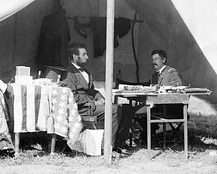 Линкольн и генерал Джордж Макклеллан 10 марта 1862 года
