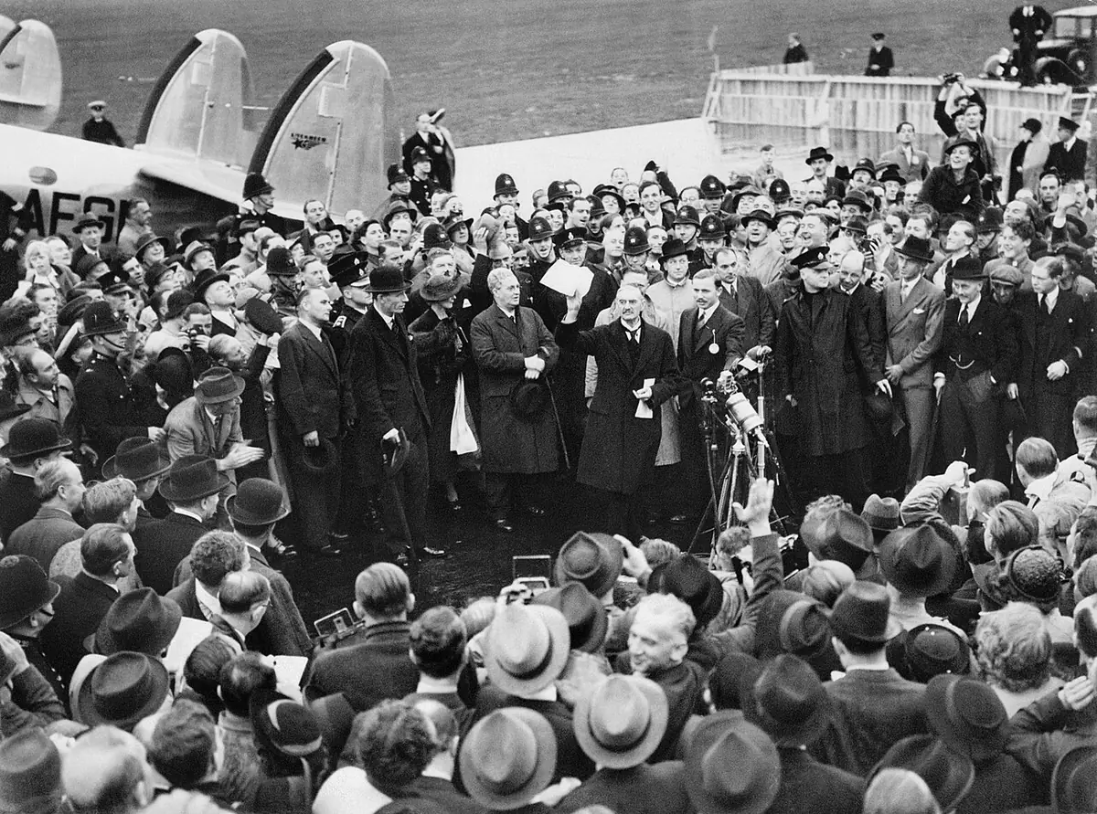 Мюнхенское соглашение (1938 год): Невилл Чемберлен привёз Великобритании «мир на все времена»