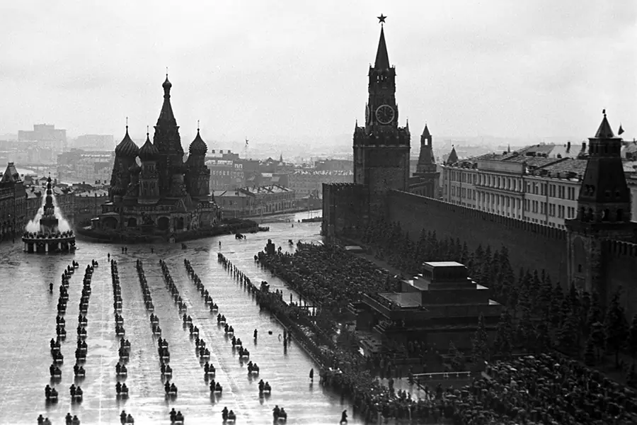 Колонны участников Парада Победы на Красной площади, 24 июня 1945 года