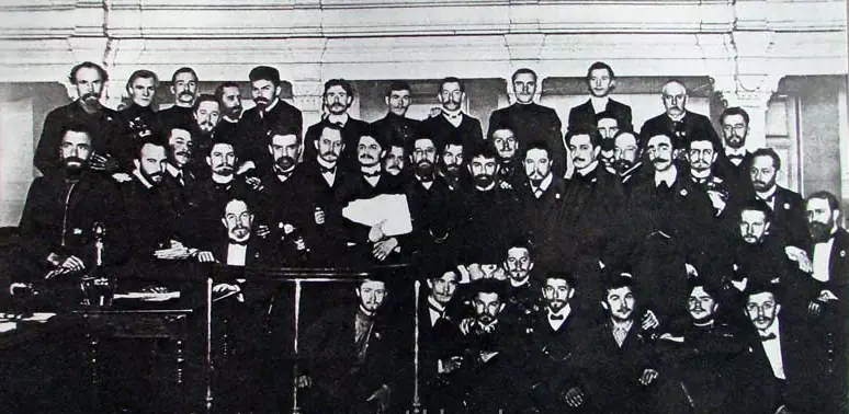 Троцкий среди рабочих депутатов Петербурга в 1905 году