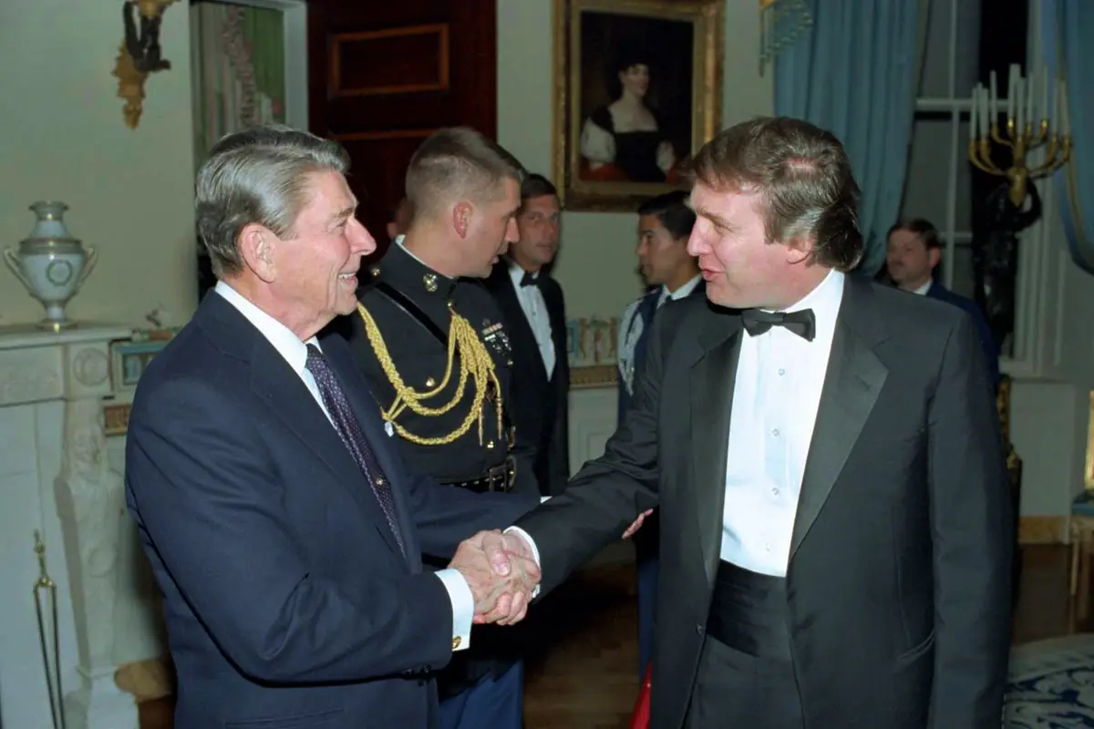 Дональд Трамп с Рональдом Рейганом в 1987 году