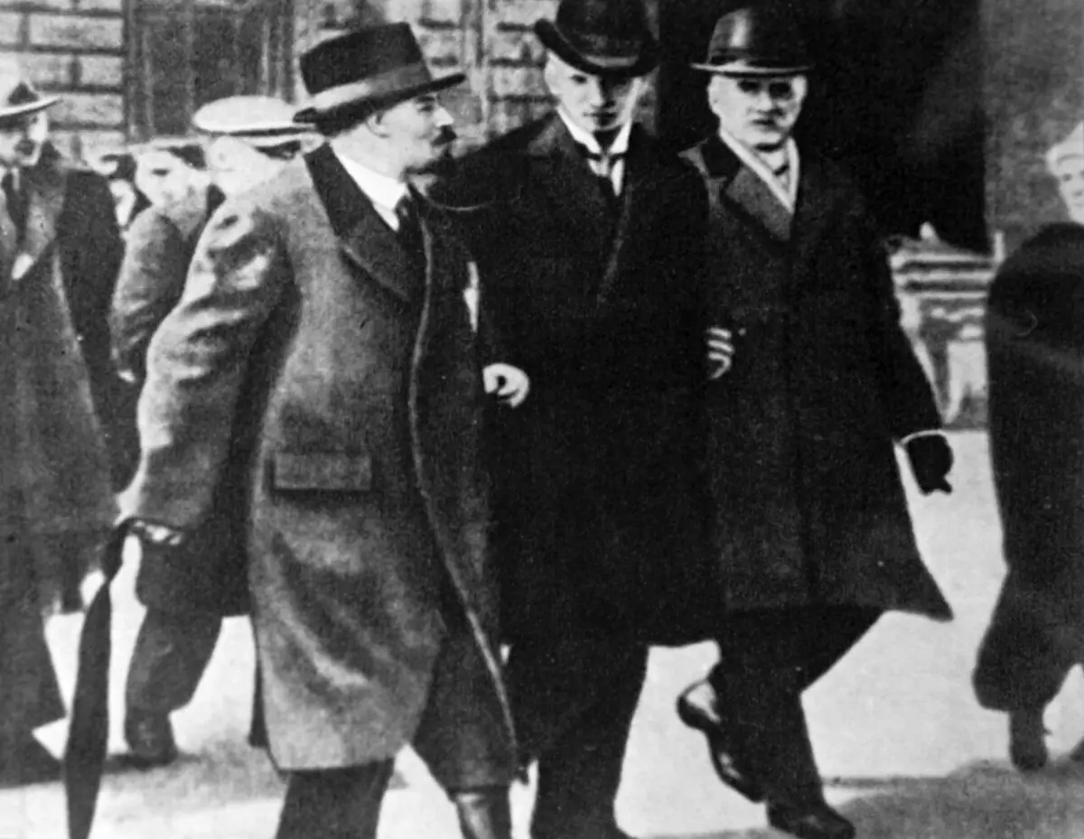 Владимир Ленин, Туре Нерман и Карл Линдхаген. Стокгольм, 1917 год